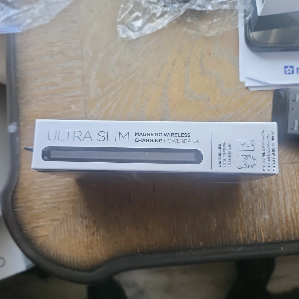 Smartphone Ultra Slim Magnetic Charger and Powerbank